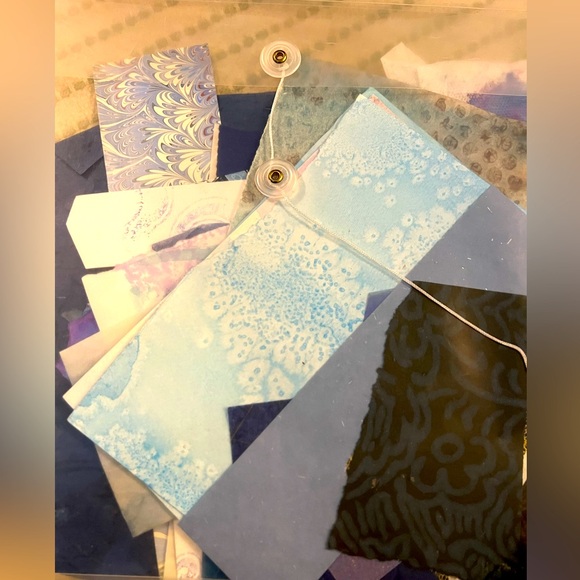 Rich blues paper bundle - Picture 2 of 3